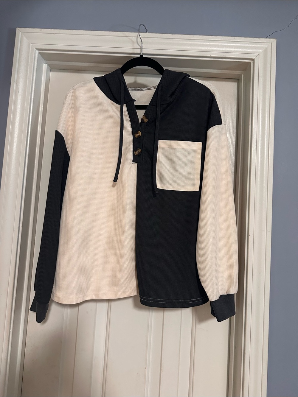Two-Tone Hooded Waffle Knit Pullover Sweater - Black & Cream